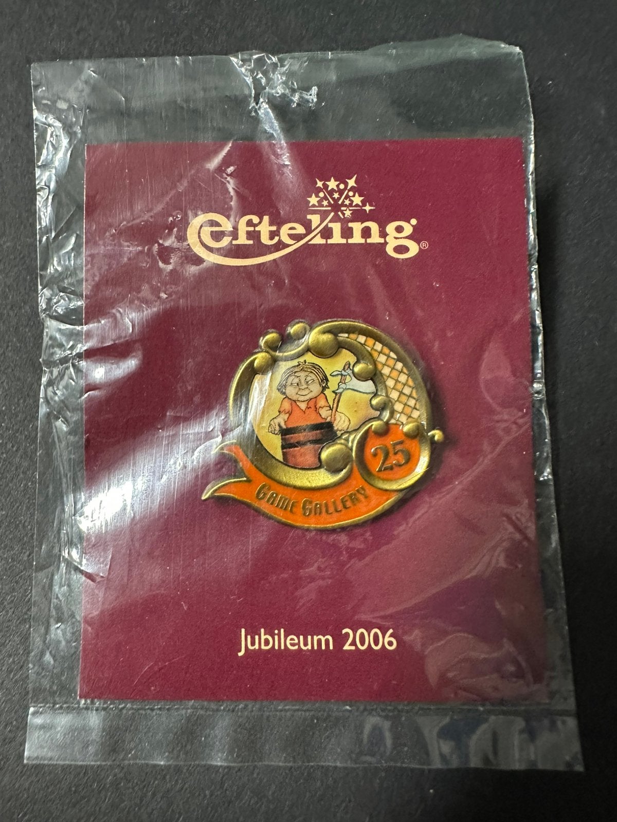 Efteling pin game gallery jubileum 2006, Ophalen of Verzenden, Zo goed als nieuw, Button of Speldje