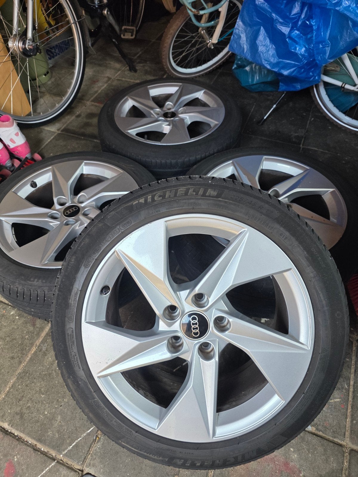 Audi 17 inch Originele Velgen met Zomerbanden, Ophalen, Gebruikt