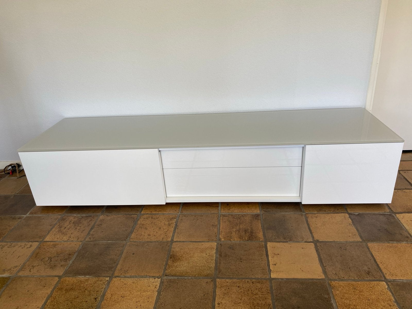 Design TV-meubel Karat - Hoogwaardig en Zeer Netjes, Ophalen, 150 tot 200 cm, Zo goed als nieuw, Minder dan 100 cm