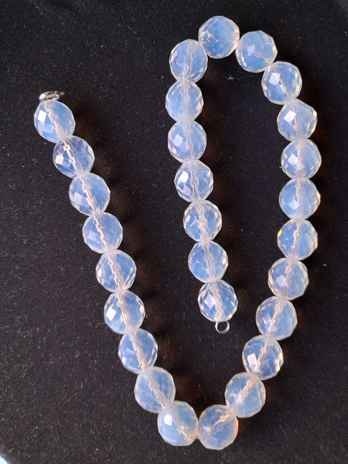 28 Grote geslepen glas/kristal kralen. Lichtblauw., Sieraden, Tassen en Uiterlijk, Ophalen of Verzenden, Zo goed als nieuw, Blauw