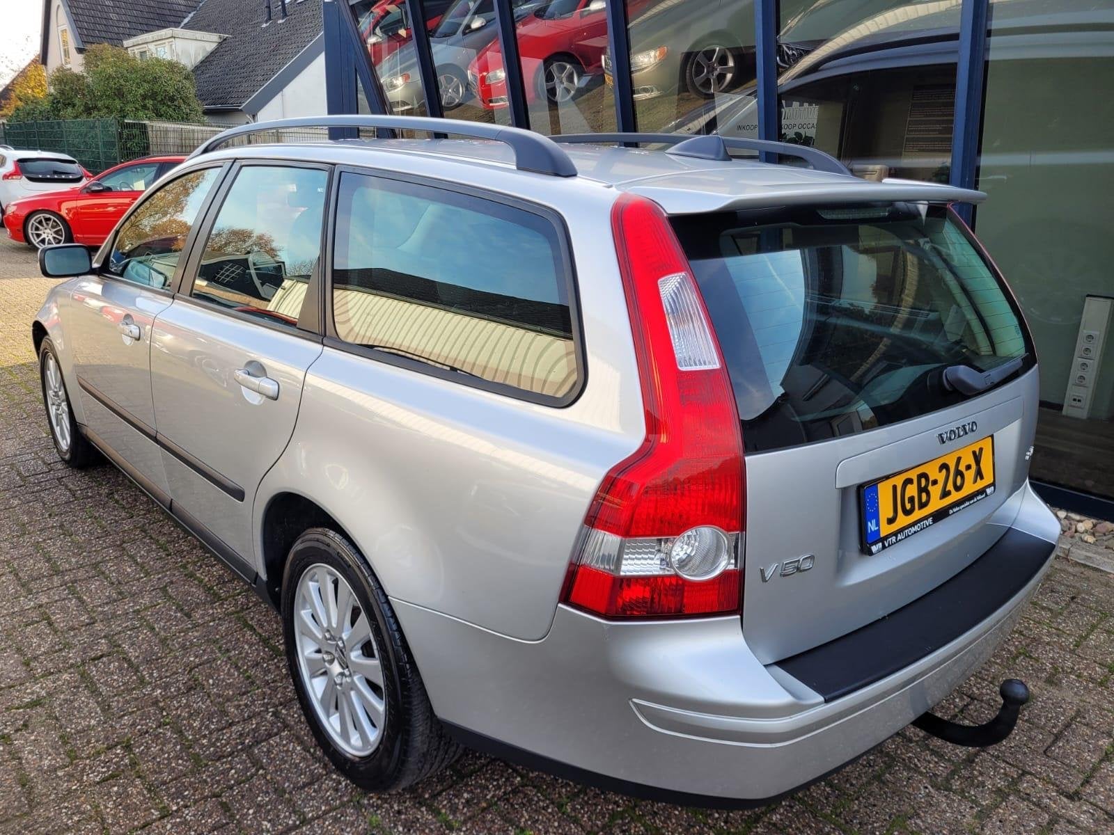 Volvo V50 2.4i Kinetic 170PK Automaat Youngtimer, Stof, Gebruikt, Zwart, 700 kg