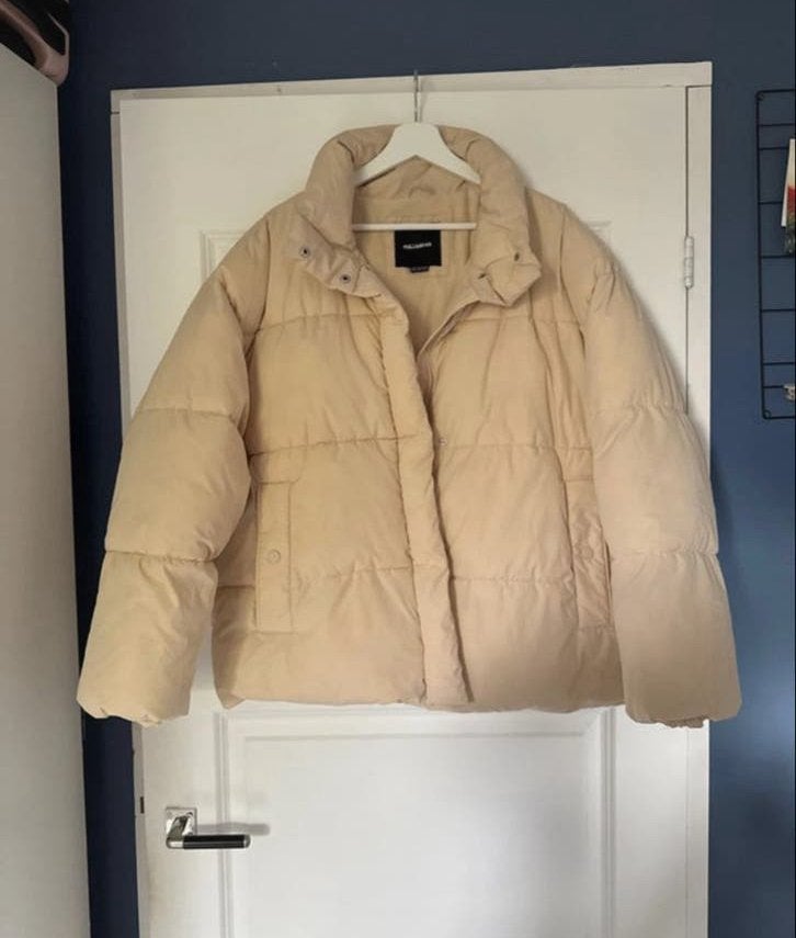 Zo goed als nieuwe beige winterjas Pull & Bear XL, Ophalen of Verzenden, Zo goed als nieuw, Maat 46/48 (XL) of groter, Beige