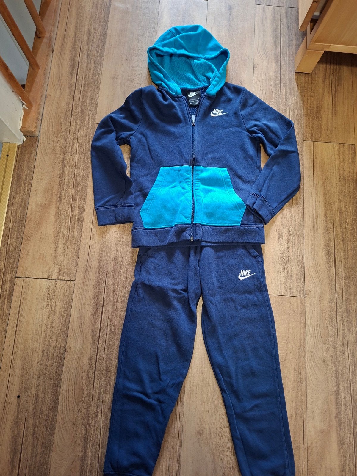 Nike joggingpak maat 128-134, Gebruikt, Jongen of Meisje, Ophalen of Verzenden, Setje