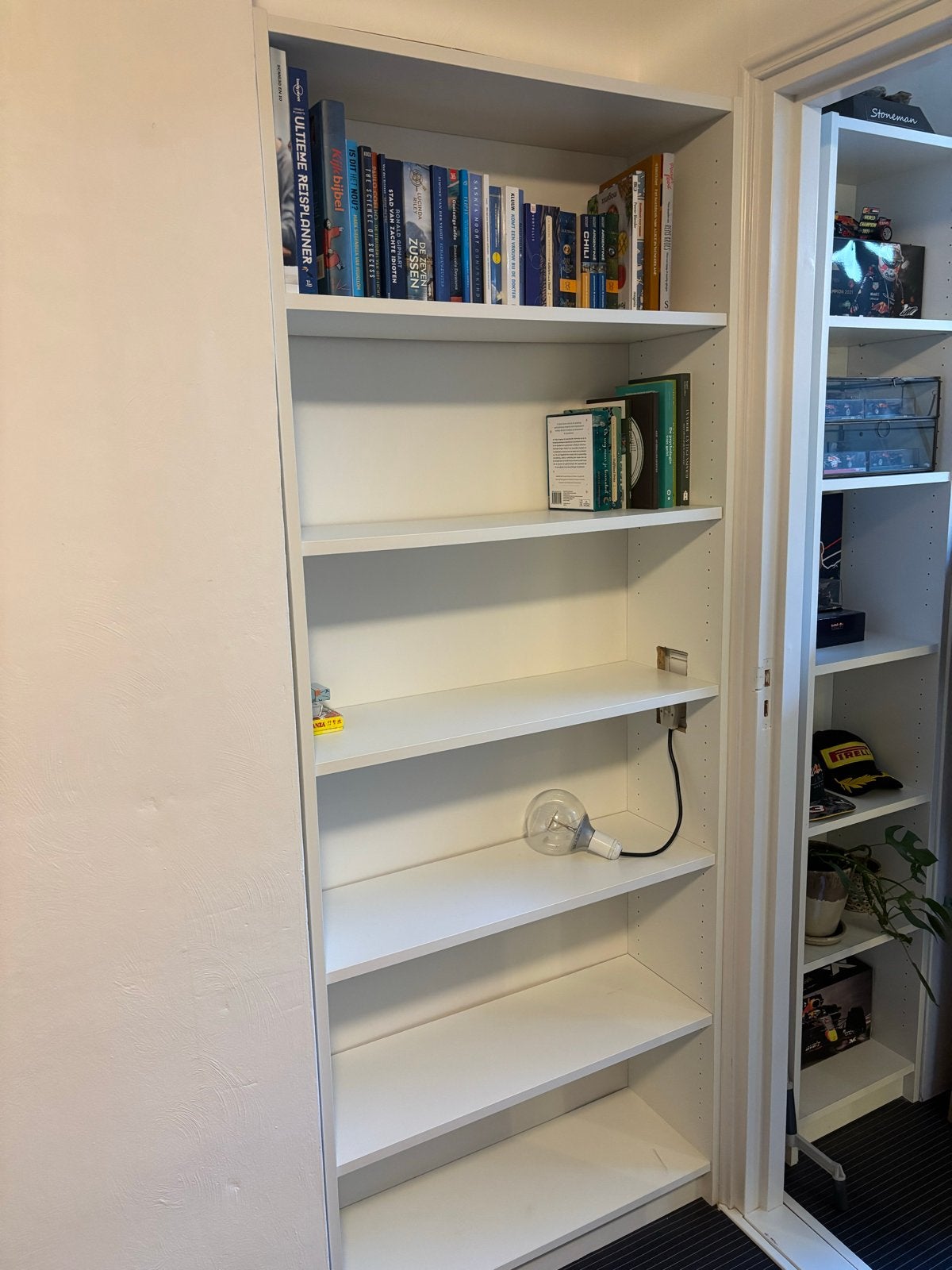 Ikea Billy boekenkast met gat voor stroomkabel, Met plank(en), Gebruikt, 200 cm of meer, Minder dan 25 cm