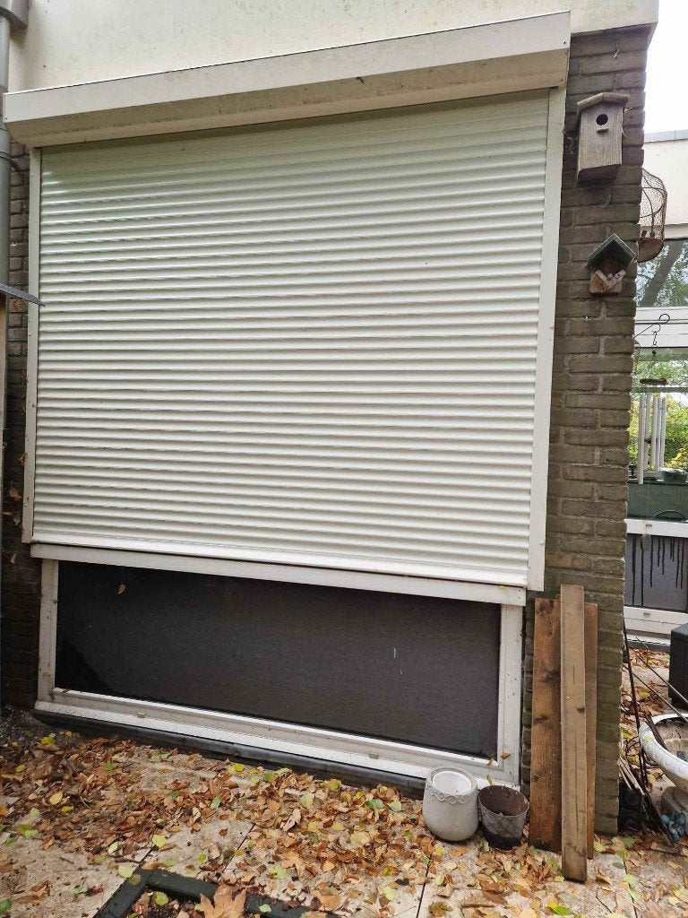 Elektrisch aluminium rolluik met Somfy bediening, Ophalen, Wit, Zo goed als nieuw, 200 cm of meer