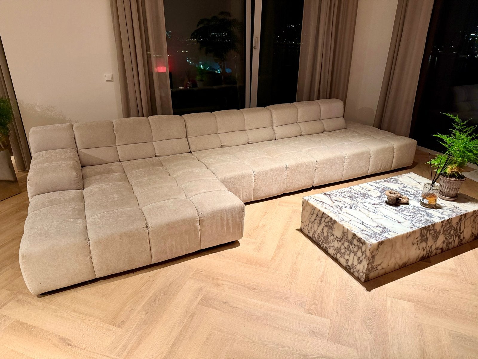 Grote beige Designwerk hoekbank met verstelbare rugleuningen, Ophalen, Gebruikt, Hoekbank, 300 cm of meer