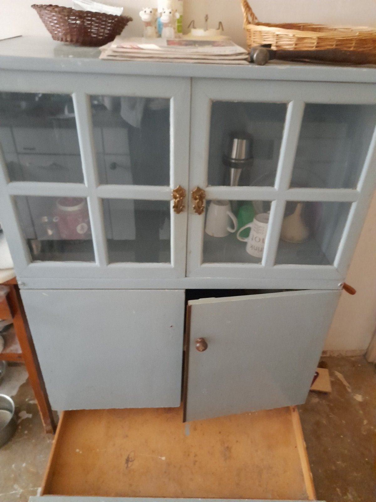 Vintage keukenkastje met glazen deuren, Glas, 25 tot 50 cm, Gebruikt, Met deur(en)