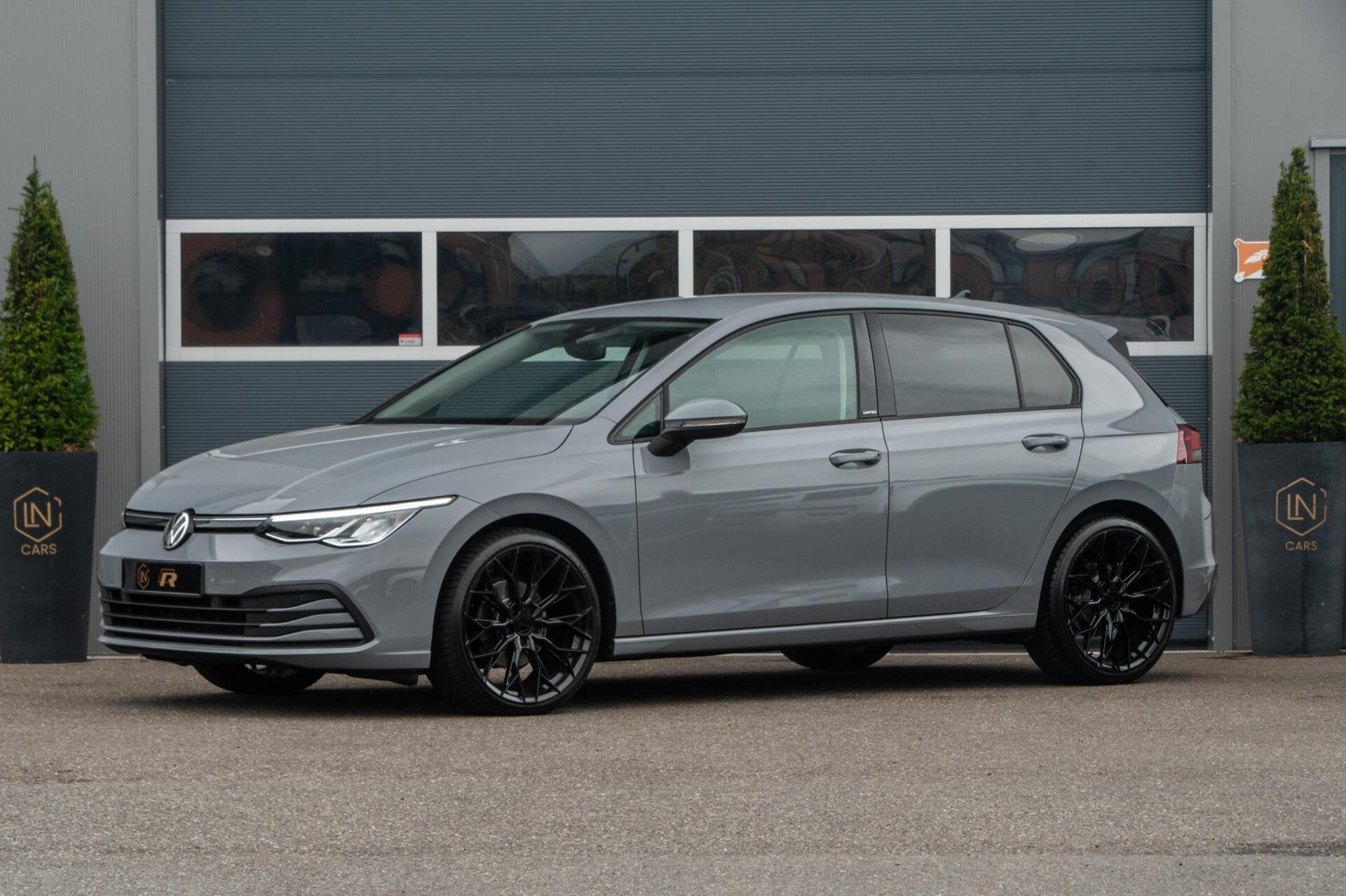 Volkswagen Golf 1.0 eTSI Life|Sfeerverlichting|stuurverwarmd, Auto's, Stof, Gebruikt, Met garantie (alle), 1202 kg