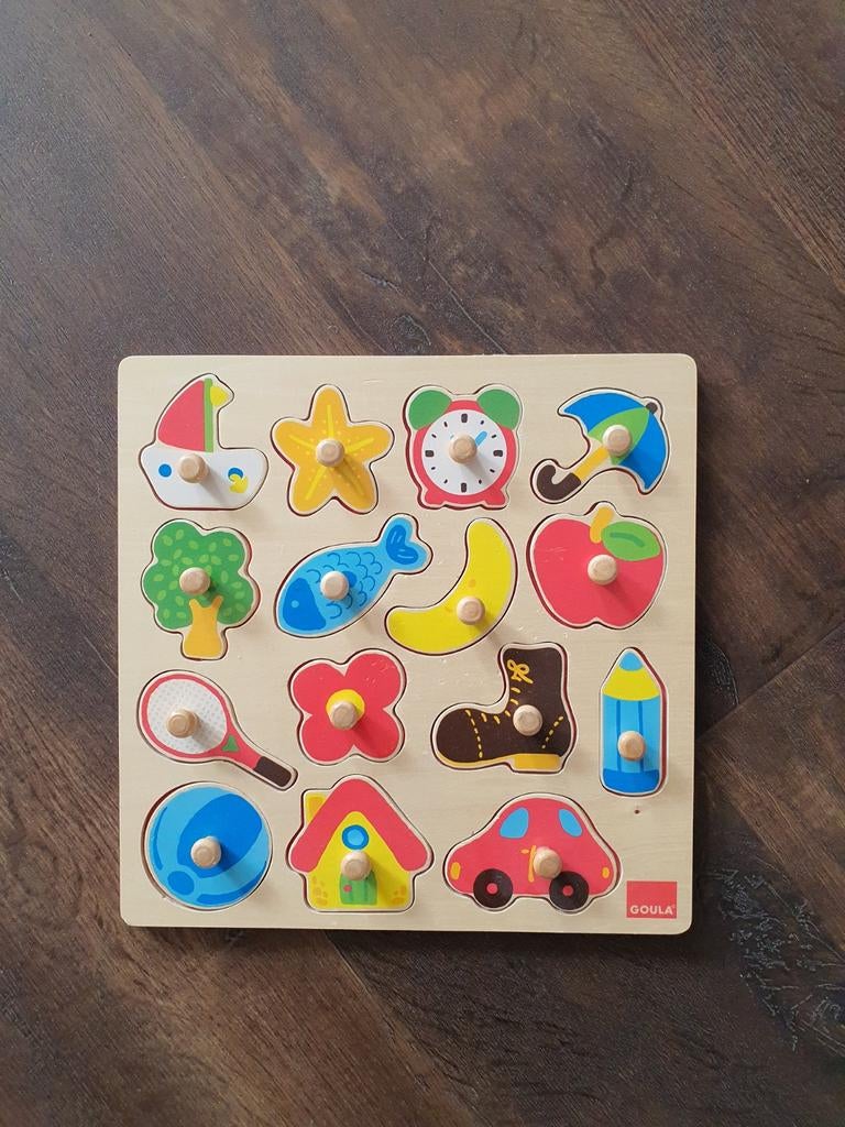 Houten vormenpuzzel Goula met knopjes voor kleine handigheid, Kinderen en Baby's, Speelgoed | Kinderpuzzels, Gebruikt, 10 tot 50 stukjes