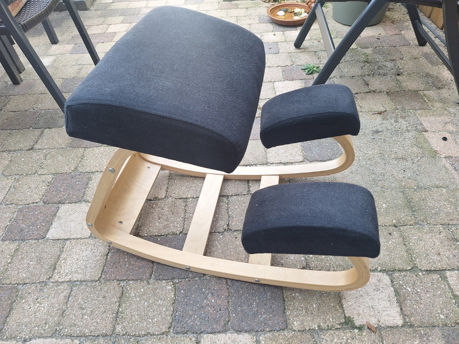 Variér Variable Kniestoel Zonder Rugleuning - BY JRM, Huis en Inrichting, Stoelen, Ophalen, Zwart, Stof, Eén