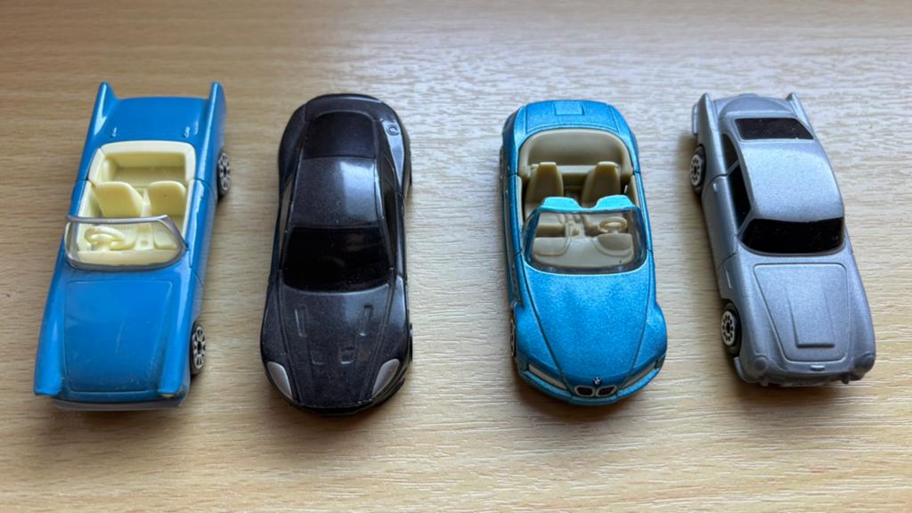 James Bond autootjes 4x van metaal, Kinderen en Baby's, Speelgoed | Speelgoedvoertuigen, Ophalen of Verzenden, Zo goed als nieuw
