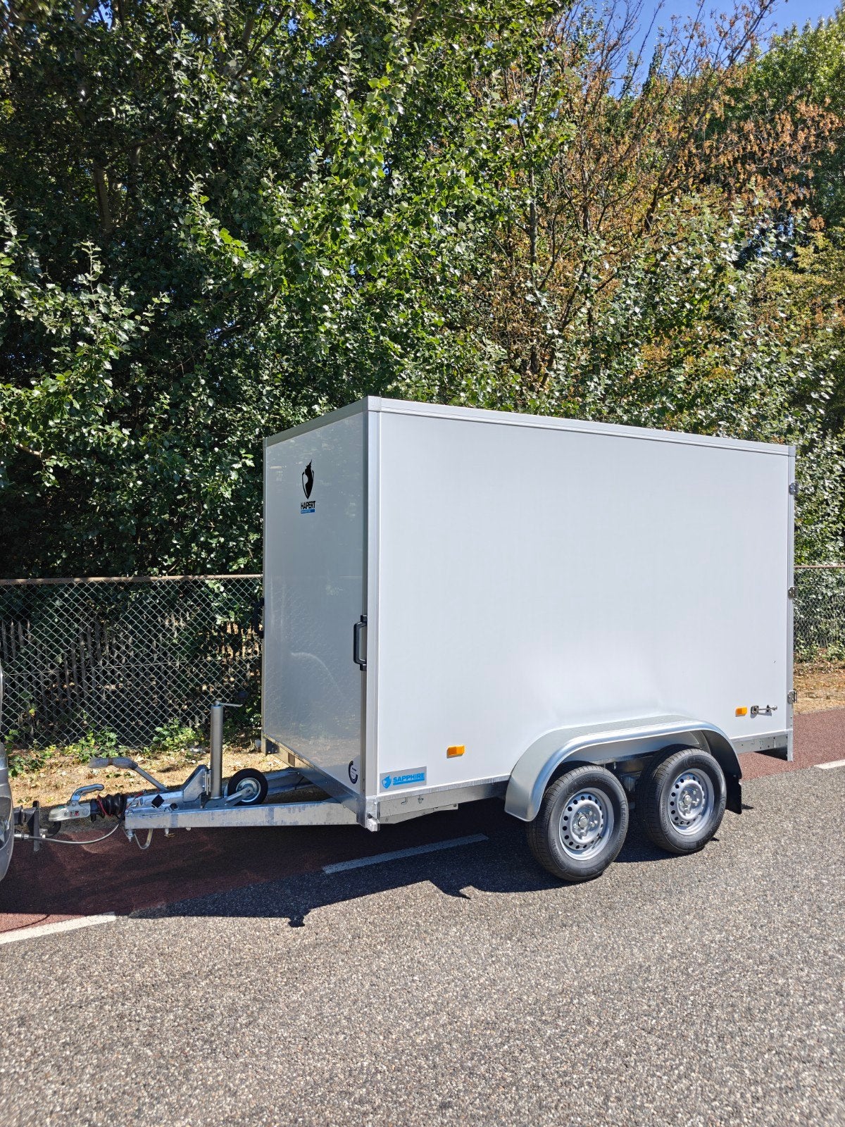 Demo Hapert gesloten aanhanger 2000KG - ABS wanden, Auto diversen, Ophalen of Verzenden, Zo goed als nieuw
