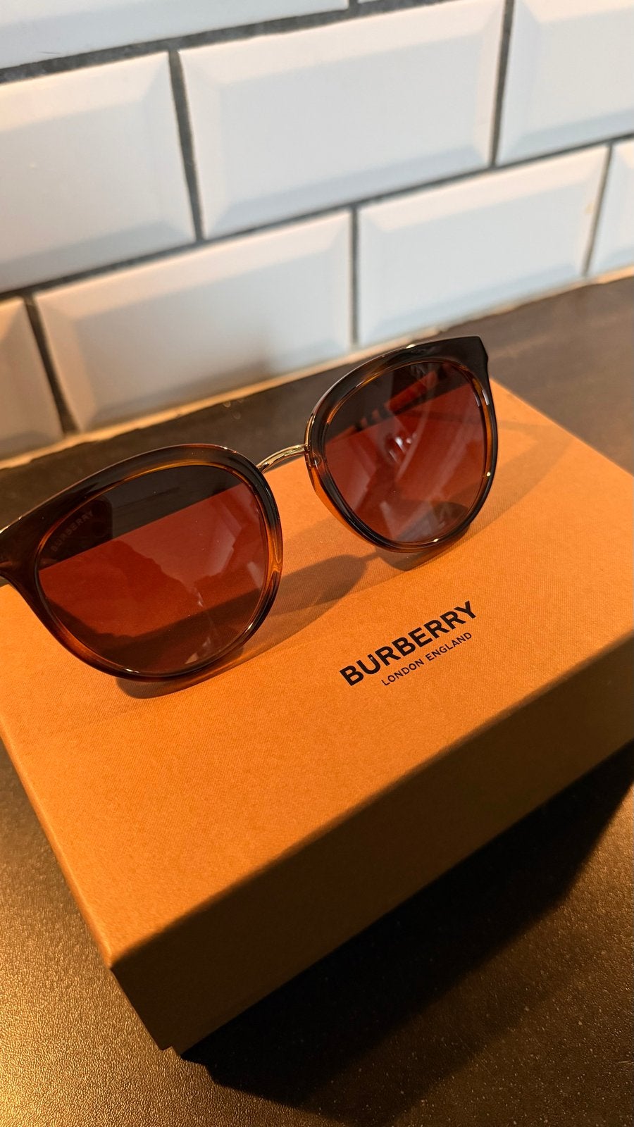 Burberry Zonnebril - Zo goed als nieuw, Overige merken, Zonnebril, Bruin, Ophalen of Verzenden