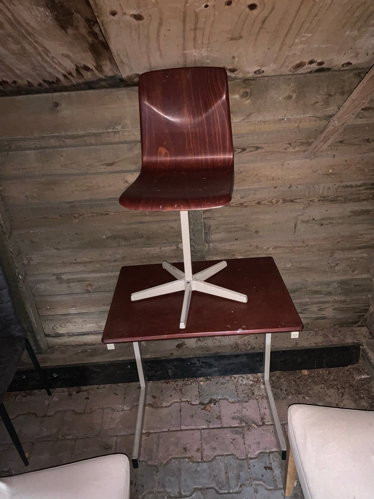 Vintage houten kruk/stoel met metalen onderstel, Ophalen, Gebruikt, Bruin, Eén