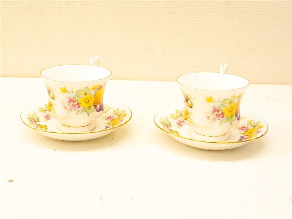 4 delig Richmond Bone china kop en schotel 33681, Gebruikt, Ophalen of Verzenden, Bord(en), Overige stijlen