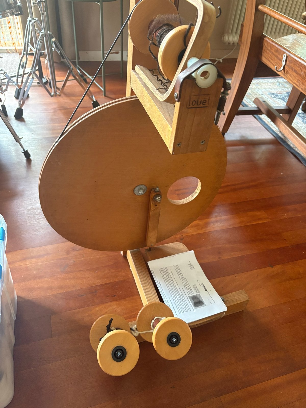 Louët spinnewiel met handkaarder en kaardvlies, Ophalen of Verzenden, Gebruikt, Spinnewiel
