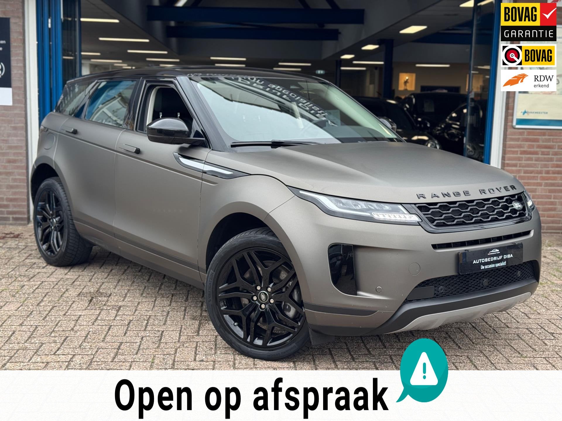 Land Rover Range Rover Evoque 1.5 P300e AWD SE 2022 FULL NAP, Auto's, Dealer onderhouden, Bruin, Vierwielaandrijving, Hybride Elektrisch/Benzine
