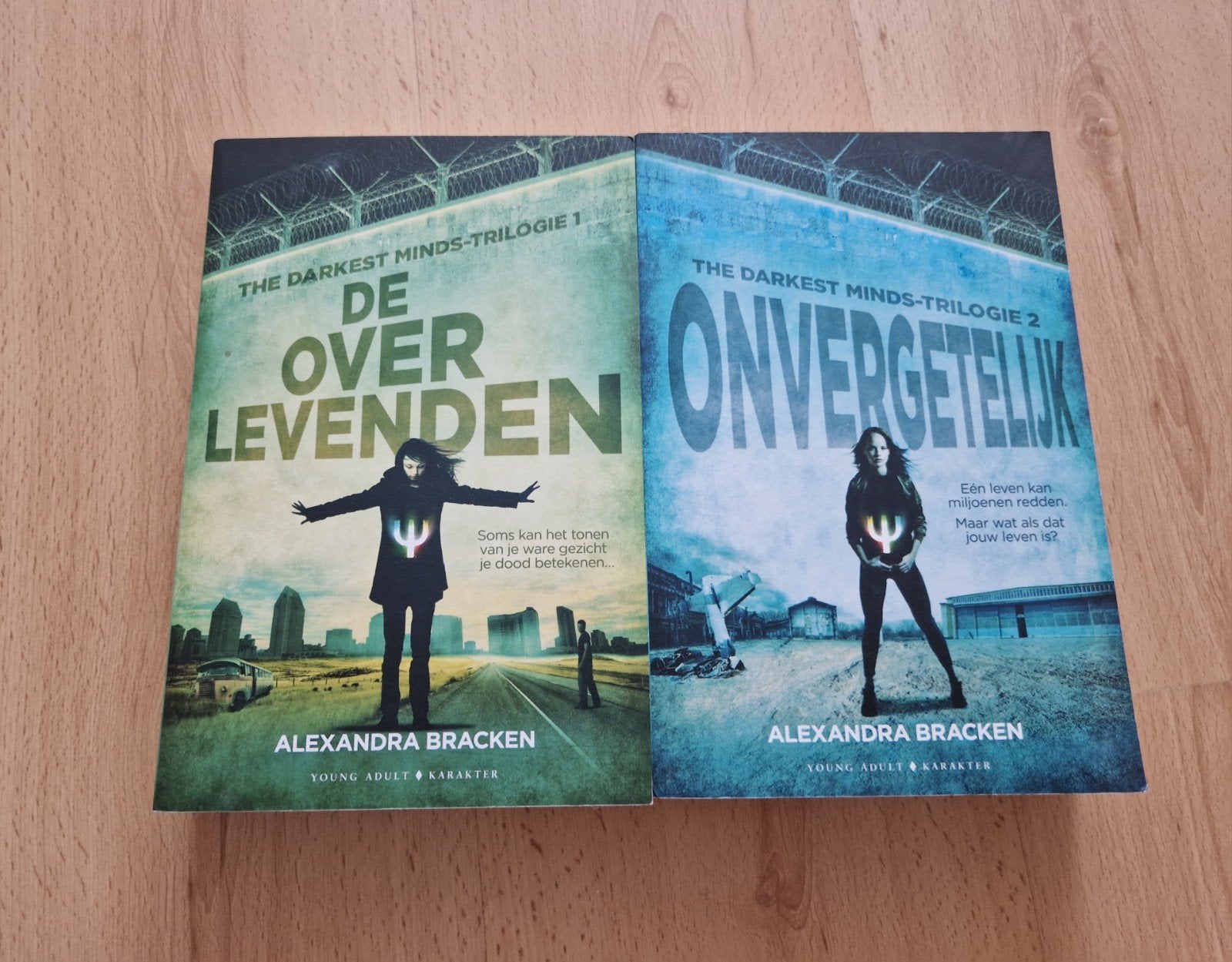 boeken Alexandra bracken darkest minds deel 1 2 serie, Ophalen of Verzenden, Zo goed als nieuw