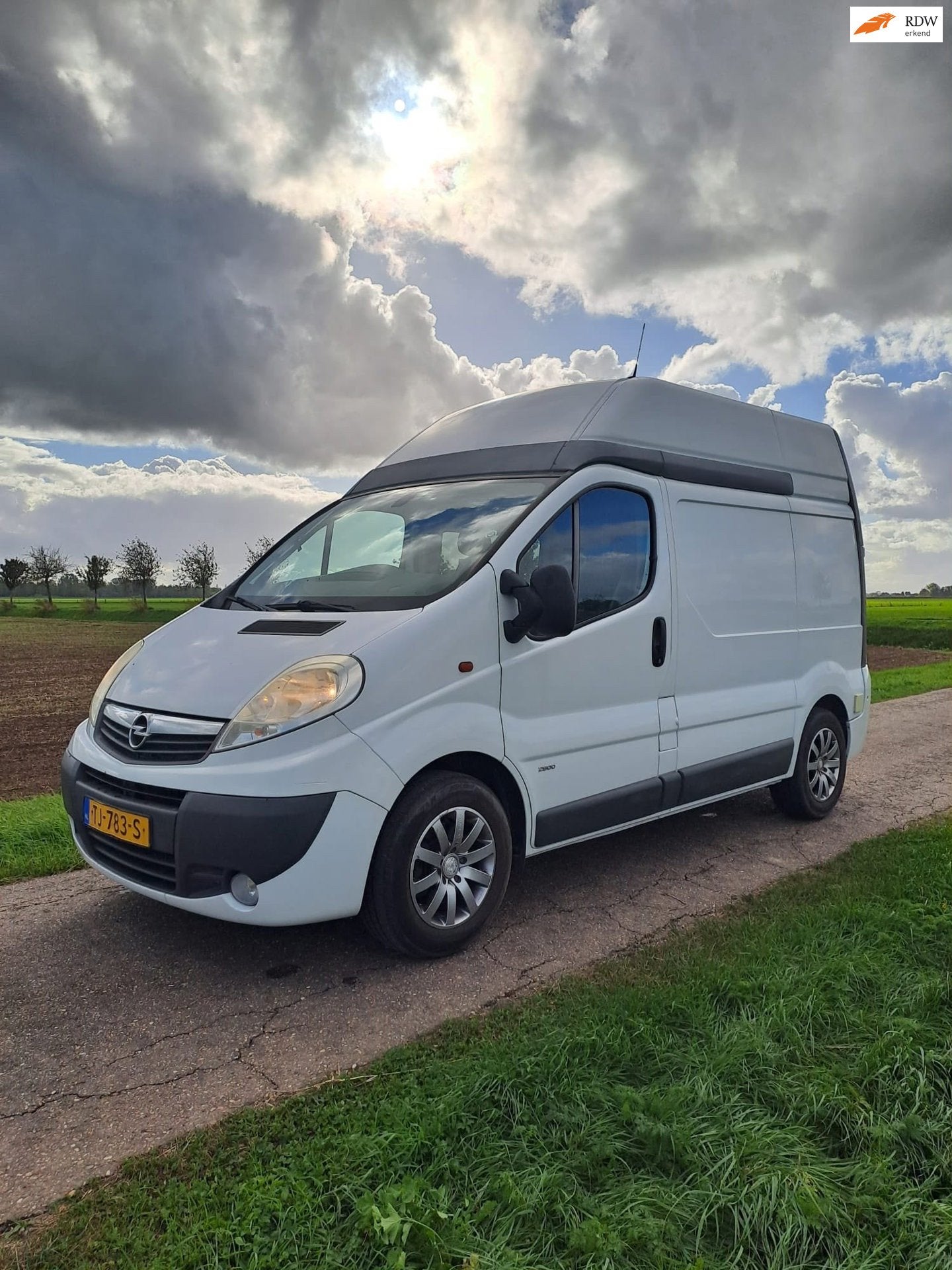 Opel VIVARO 2.0 Camperbus / Trekhaak / Airco / achteruitrijc, Caravans en Kamperen, Overige merken, Buscamper of Camperbus, Tot en met 2