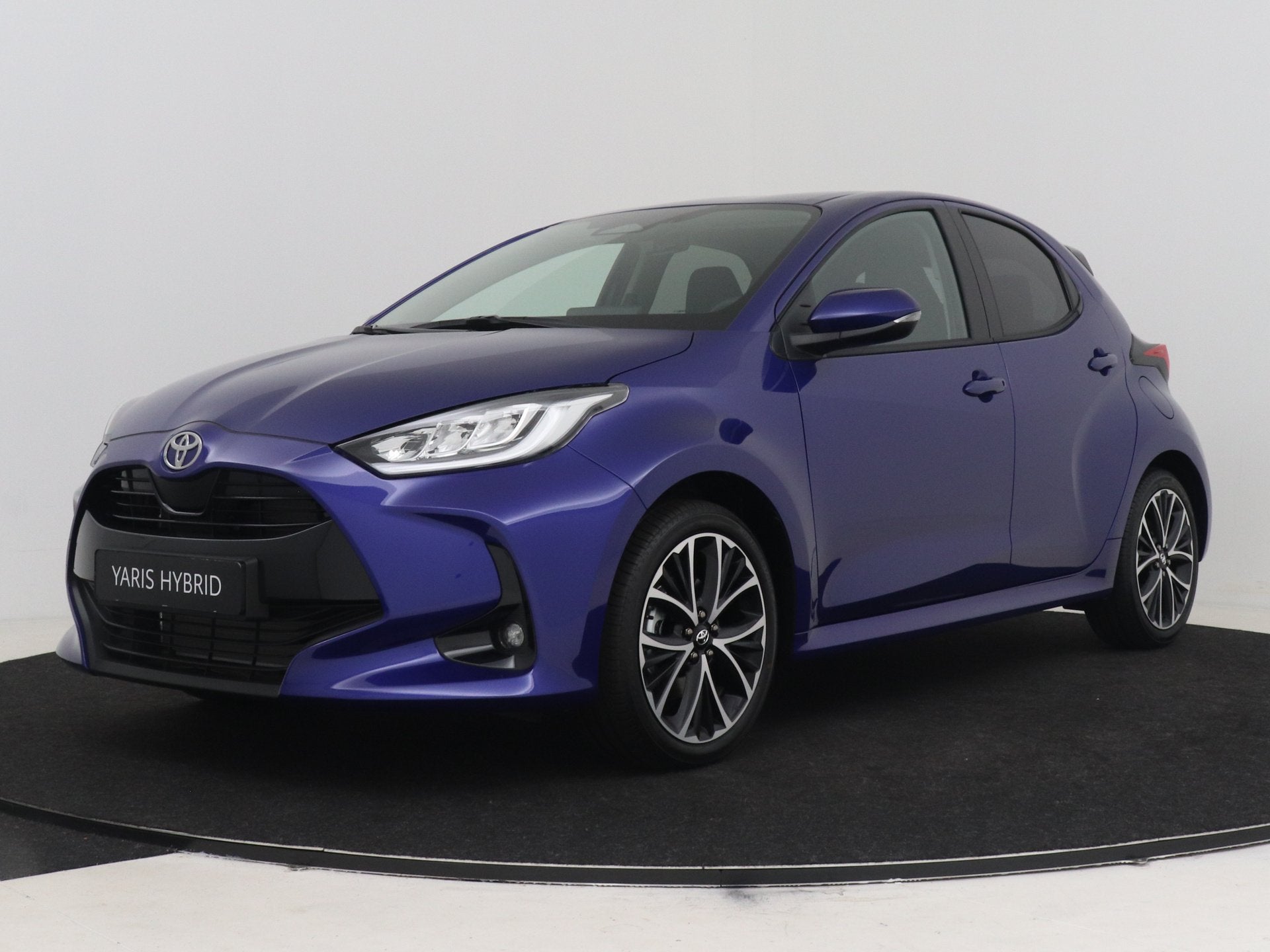 Toyota Yaris 1.5 Hybrid 115 Dynamic (bj 2026, automaat), 12 maanden, Stof, Zwart, Blauw