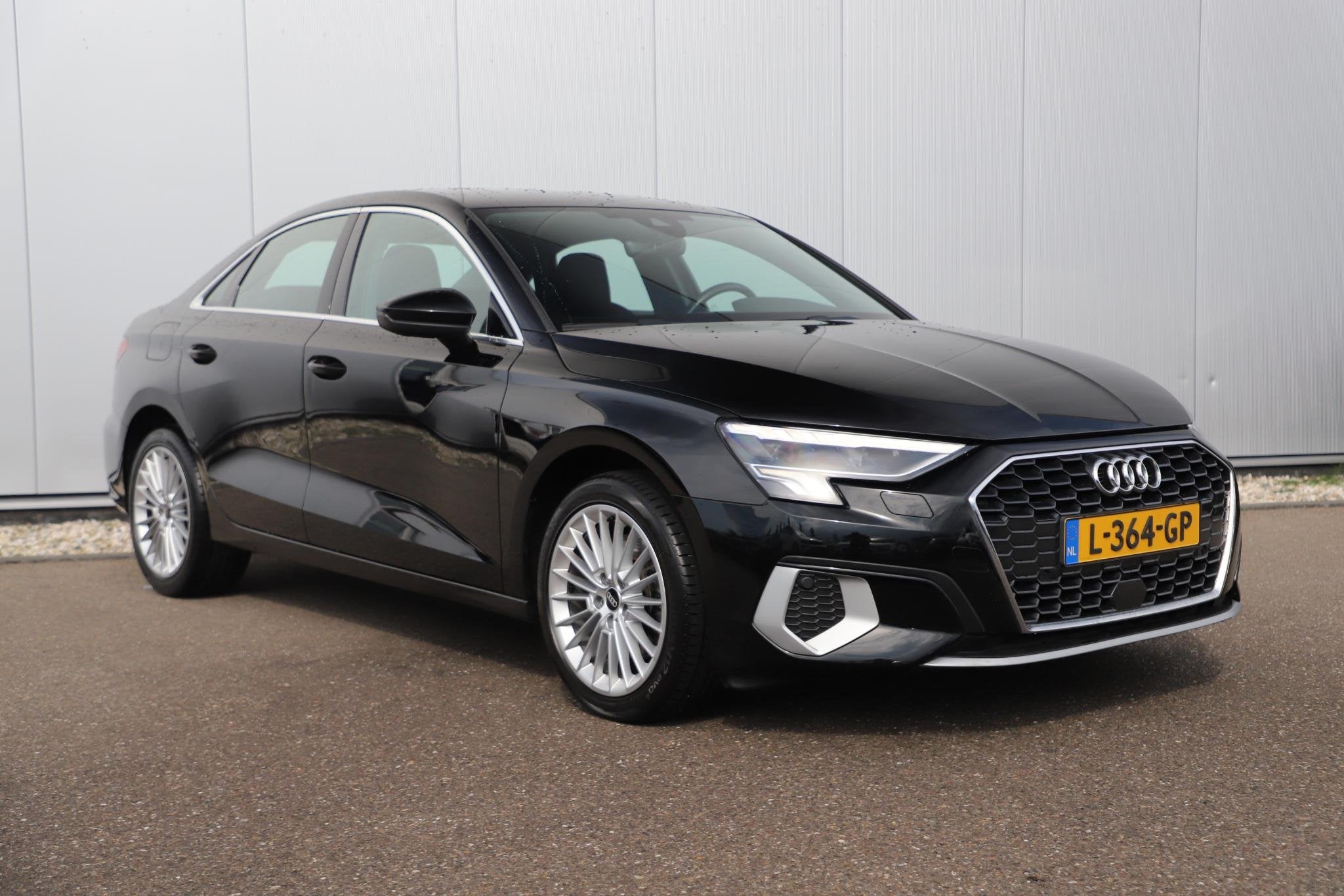 Audi A3 Limousine 30 TFSI Business edition Automaat Sportsto, Auto's, Stof, Gebruikt, Met garantie (alle), Zwart