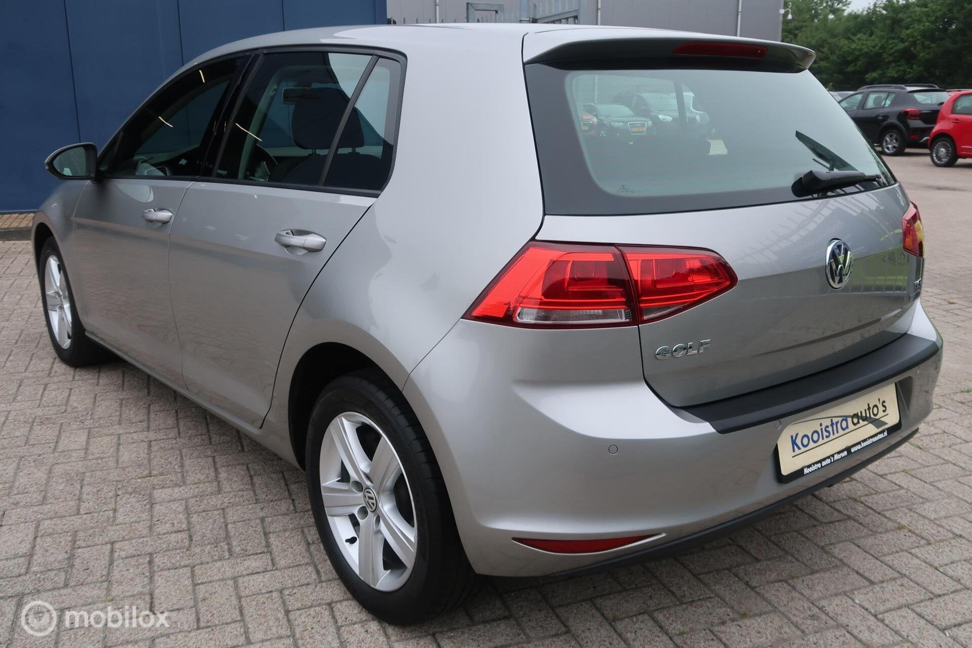 Volkswagen Golf 1.2 TSI Comfortline BlueMotion, Gebruikt, Zwart, 4 cilinders, Parkeersensor