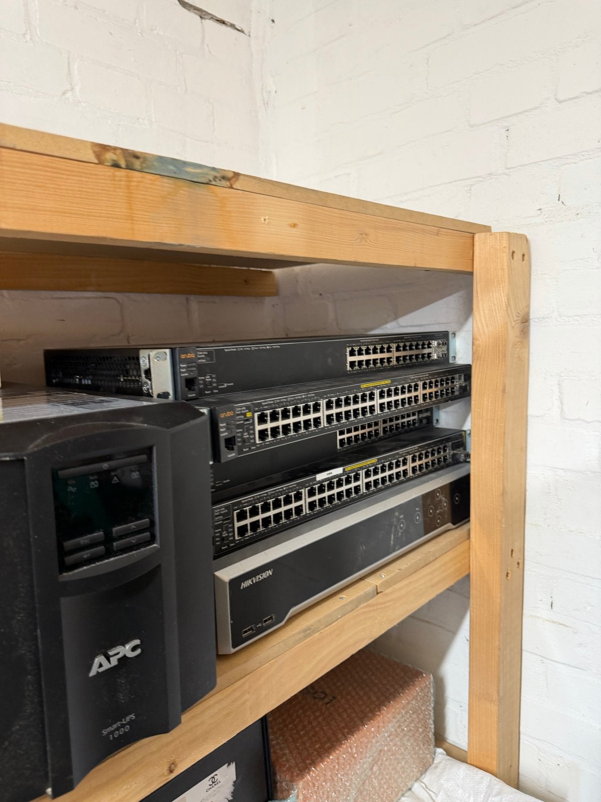 Aruba 2530-24G en 2530-48G PoE+ Switches met UPS, Ophalen of Verzenden, Gebruikt