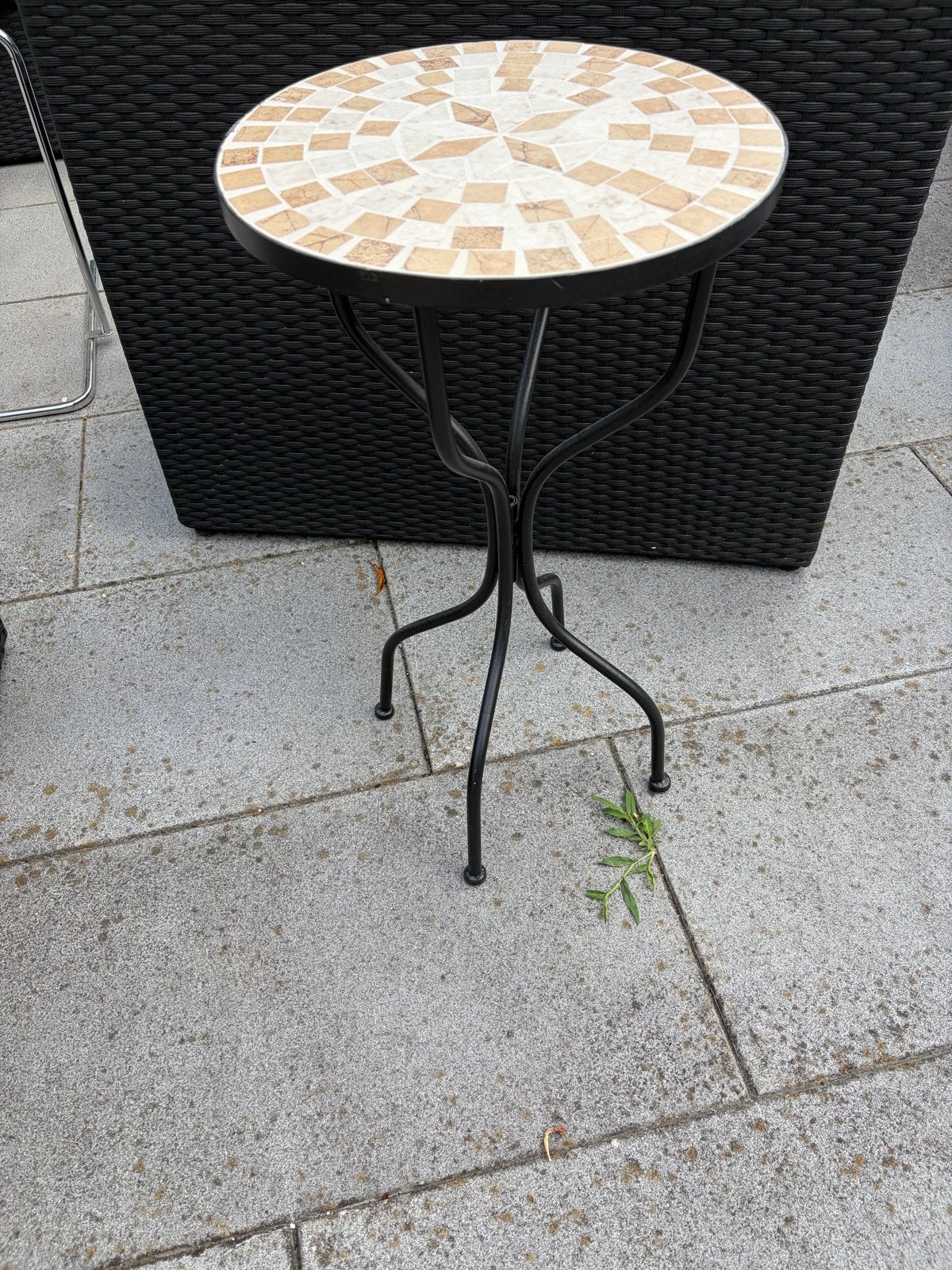 Vintage plantentafeltje met zwaar ijzeren onderstel, Huis en Inrichting, Ophalen, Minder dan 55 cm, Gebruikt, Metaal of Aluminium