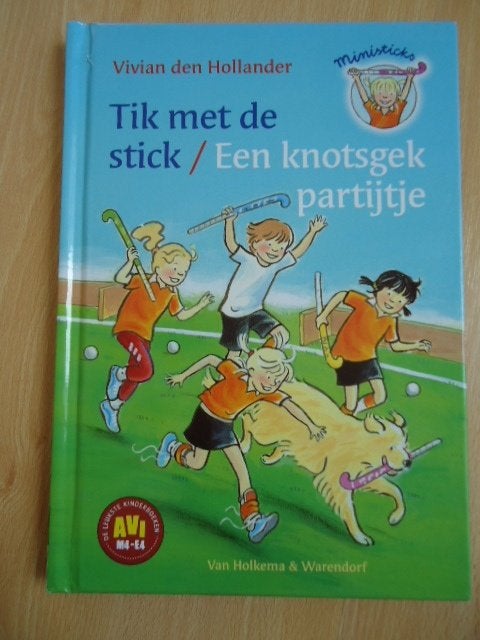 Tik met de stick & Een knotsgek partijtje AVI M4  Hollander, Ophalen of Verzenden, Zo goed als nieuw, Fictie algemeen