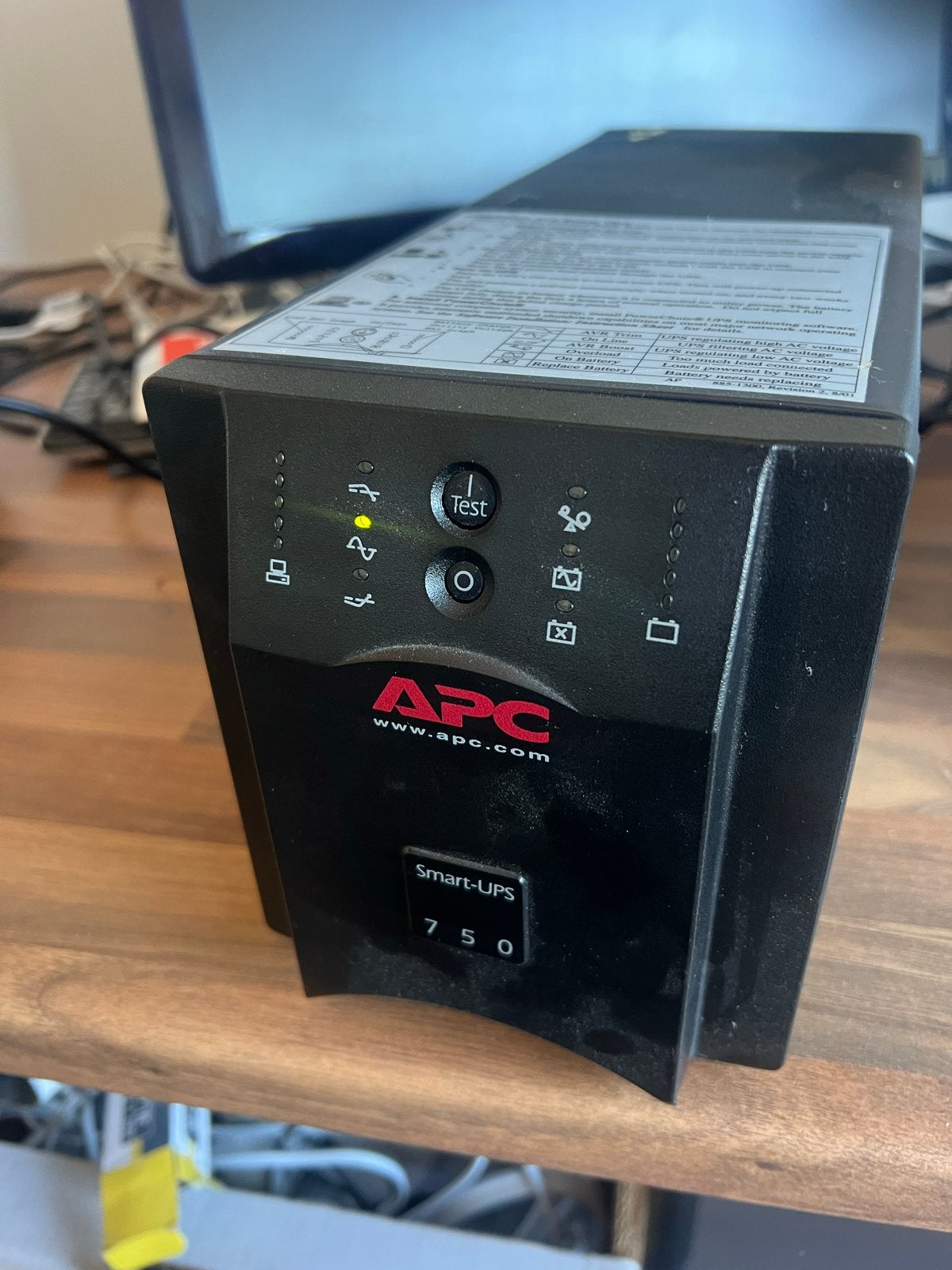 APC Smart-UPS 750 - Accu's leeg, moeten vervangen worden, Computers en Software, Noodvoedingen (UPS), Ophalen, Gebruikt