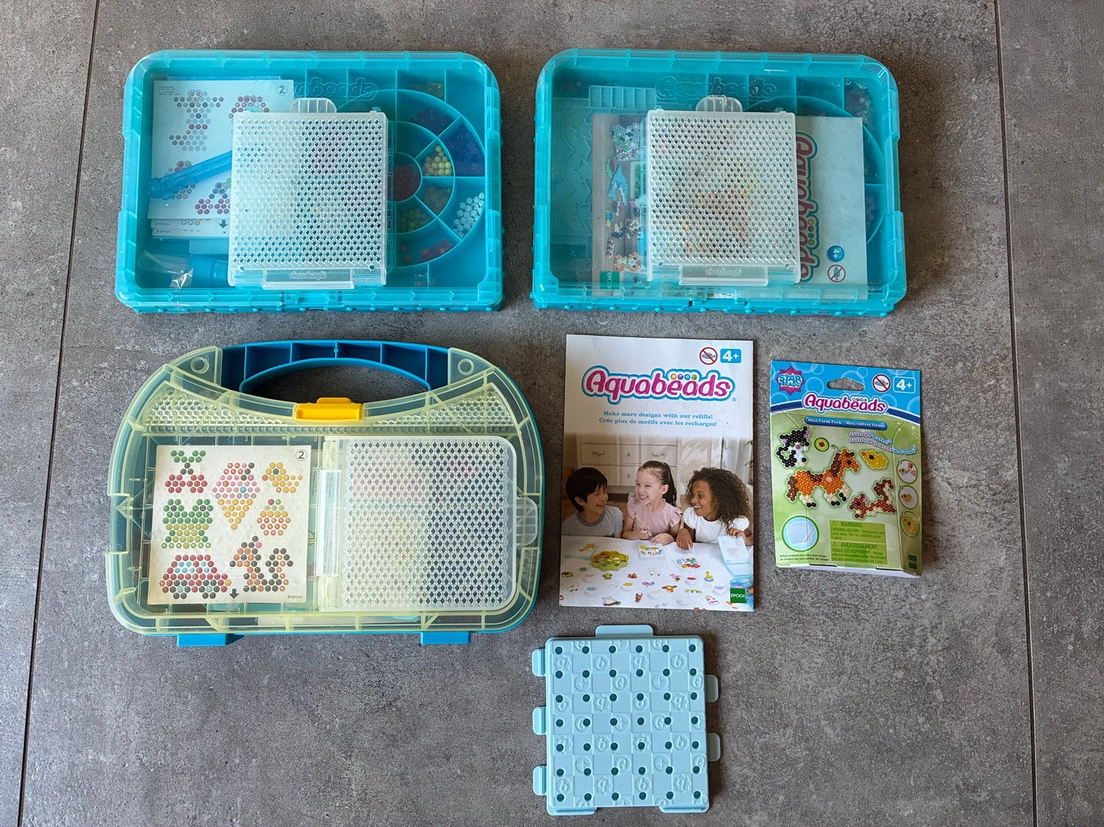 Aquabeads beginnerskoffer sets met kralen sjablonen 3 stuks!, Ophalen of Verzenden, Gebruikt, Knutselen