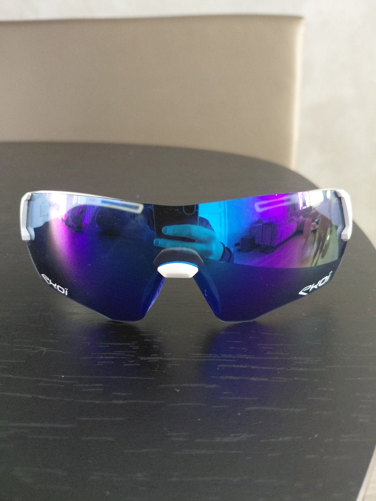 Ekoi zonnebril - Wit met blauwe spiegelglazen, Fietsen en Brommers, Overige merken, Ophalen of Verzenden, Zo goed als nieuw, L