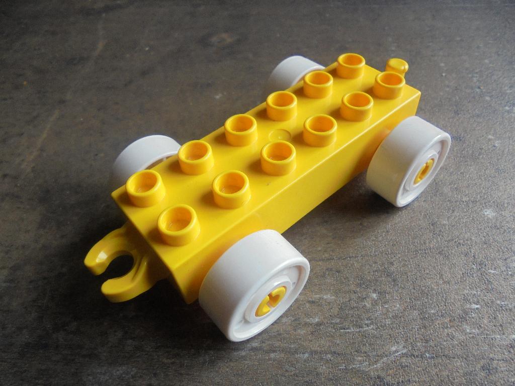 Lego Duplo Car Base 2x6 with Fake Bolts (zie foto's) 3, Ophalen of Verzenden, Gebruikt, Losse stenen, Duplo