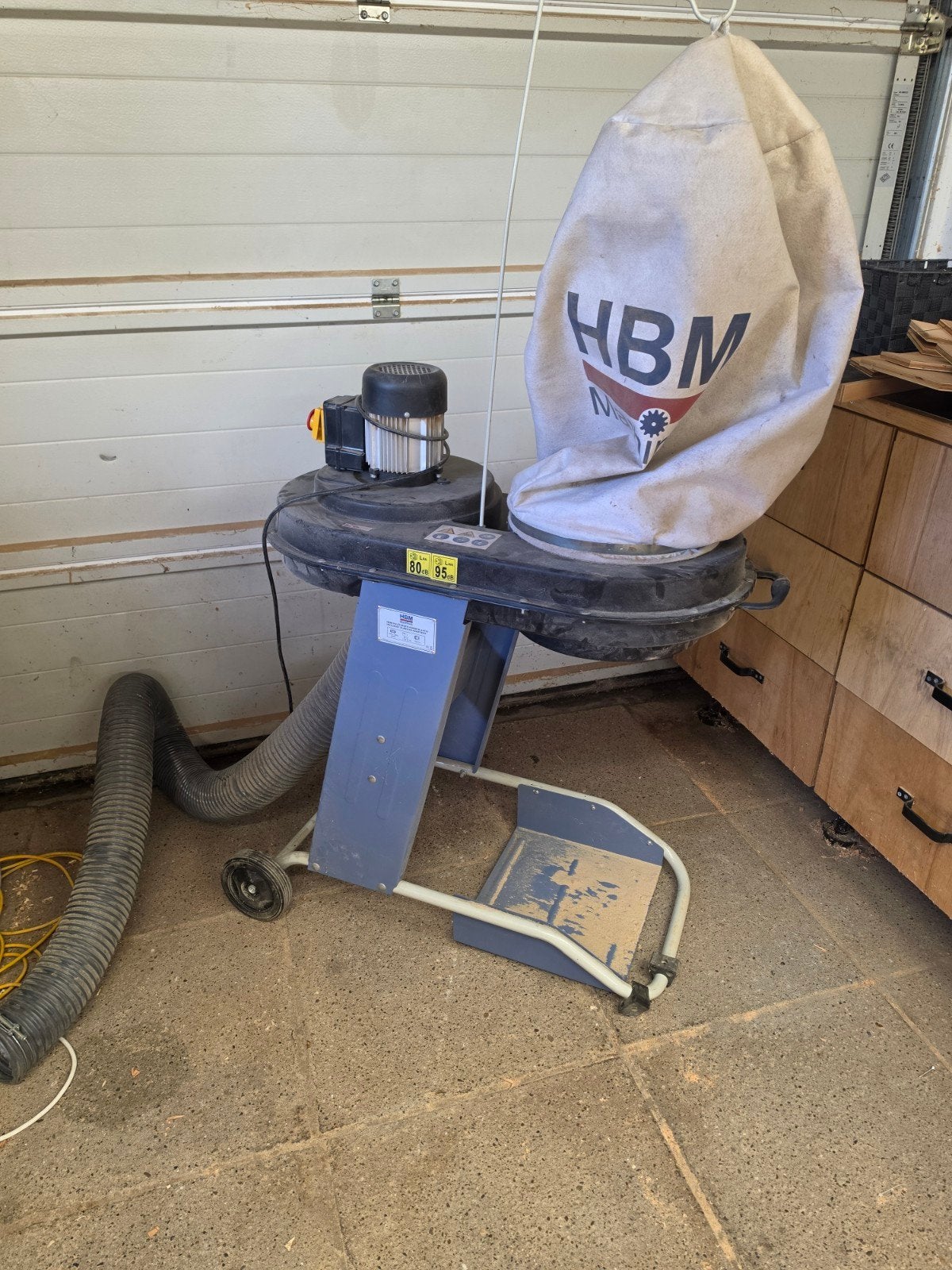 HBM 550 Watt Stofafzuiginstallatie inclusief Slang, Ophalen, Zo goed als nieuw, Afzuiger