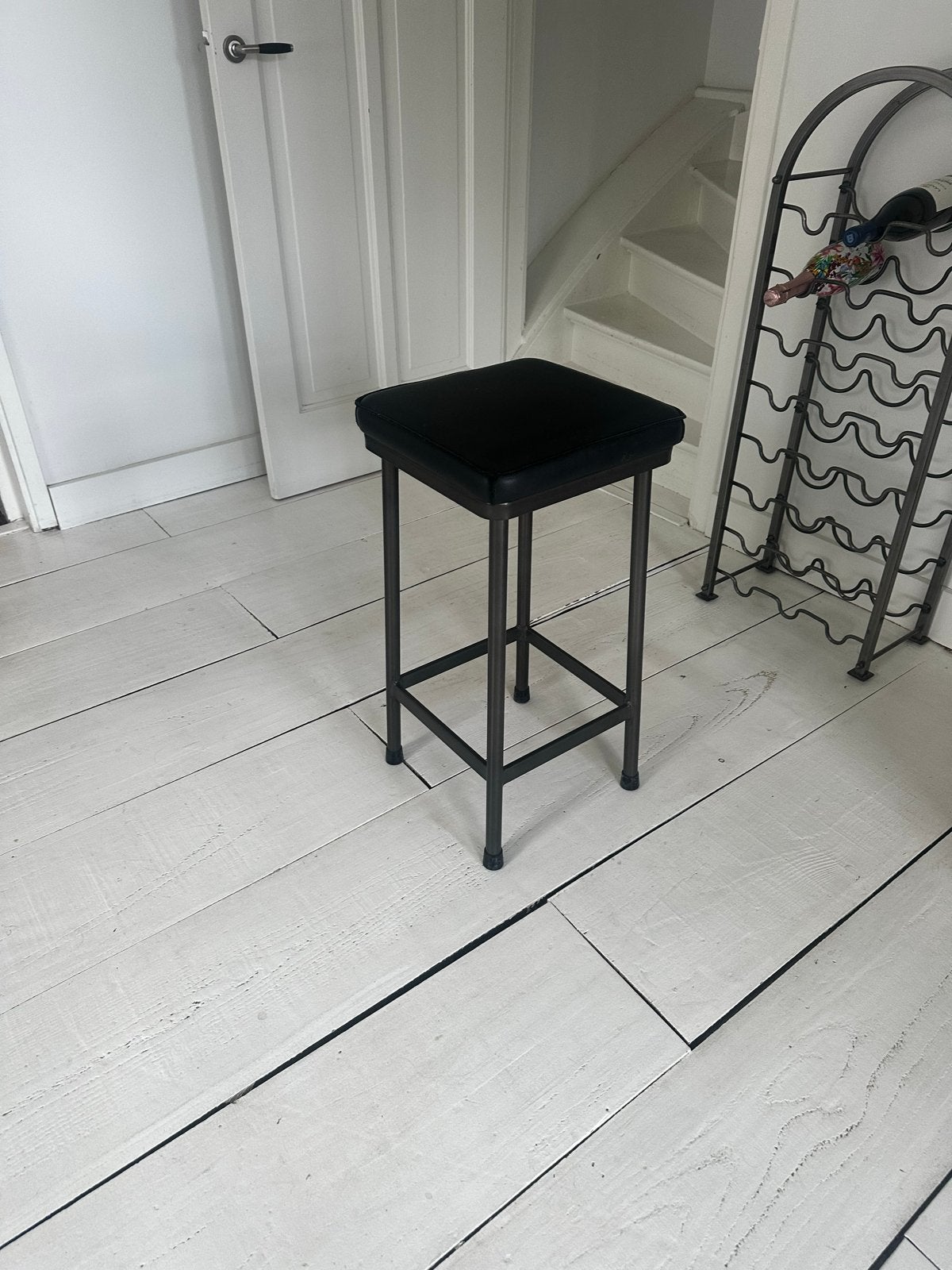 Set van 4 zwarte barkrukken met metalen frame, Huis en Inrichting, Ophalen, Gebruikt, Met voetsteun, 60 tot 90 cm