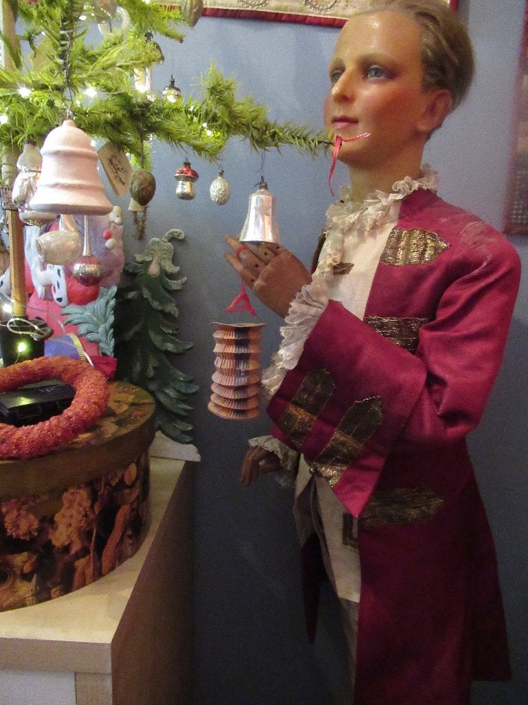 antieke etalage pop, Ophalen