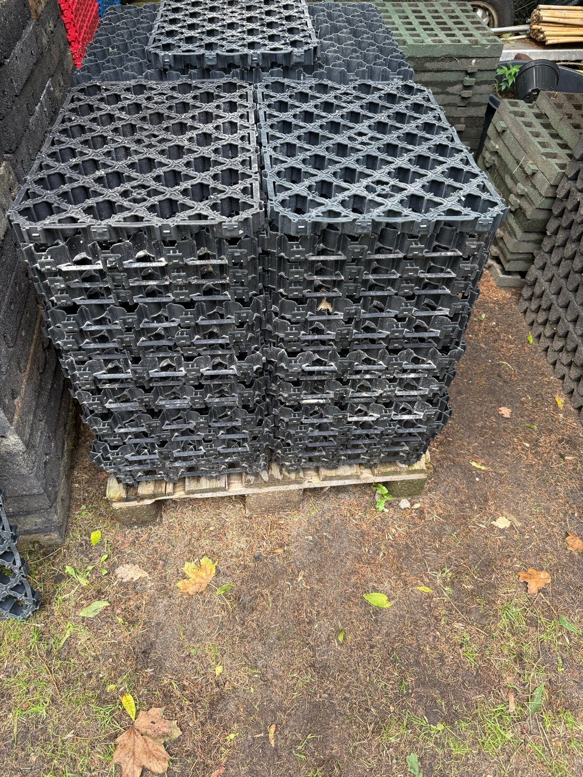147 Kunststof Grastegels 35m2 / Grindtegels voor Oprit/Tuin, Ophalen of Verzenden, Gebruikt