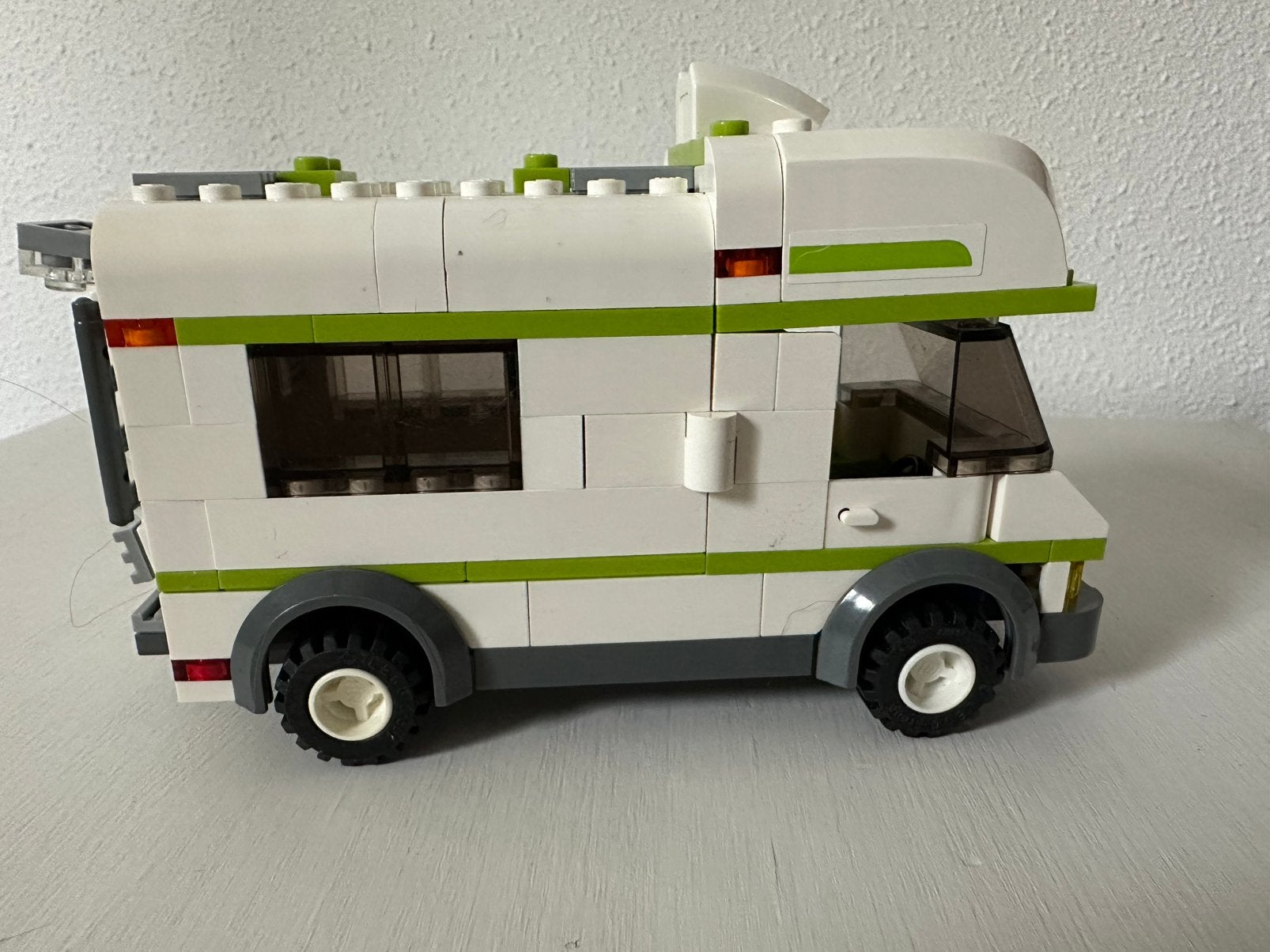 Foto 3 van LEGO City Camper 7639 van / camping car