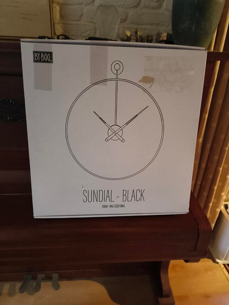 BY-BOO Sundial Klok - Minimalistisch Design - Nieuw in Doos, Ophalen of Verzenden, Nieuw, Wandklok