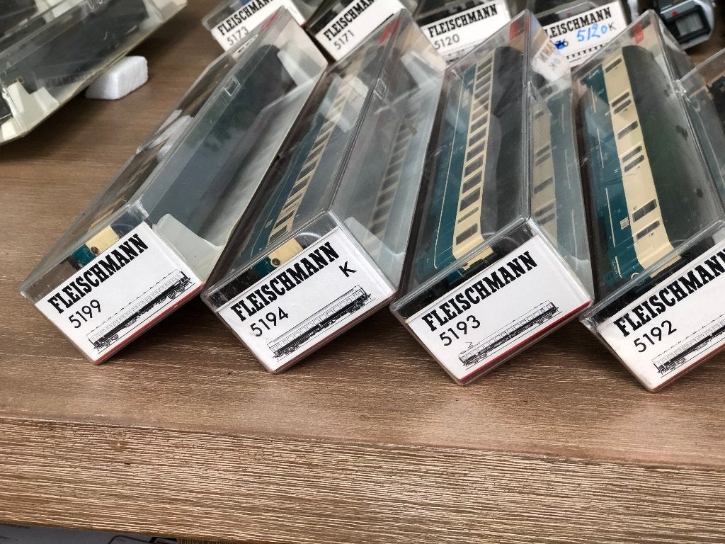 FLEISCHMANN  diverse  nieuwe /z.g.a.n. RIJTUIGEN   (326), Gelijkstroom, Fleischmann, Ophalen of Verzenden, Nieuw