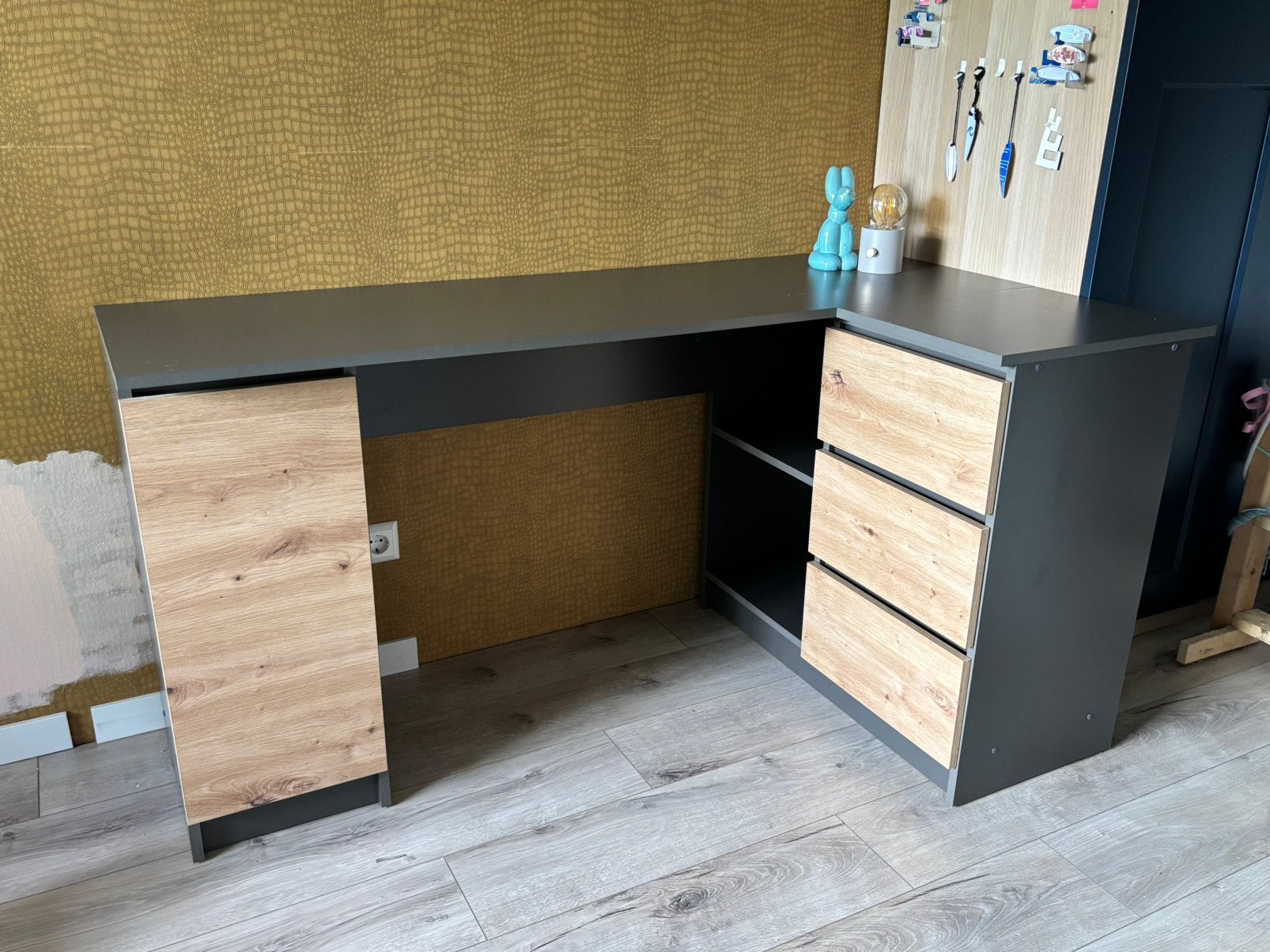 Hoekbureau eiken/antraciet kleur, Huis en Inrichting, Bureaus, Ophalen, Opbergruimte, Gebruikt, Spaanplaat of MDF