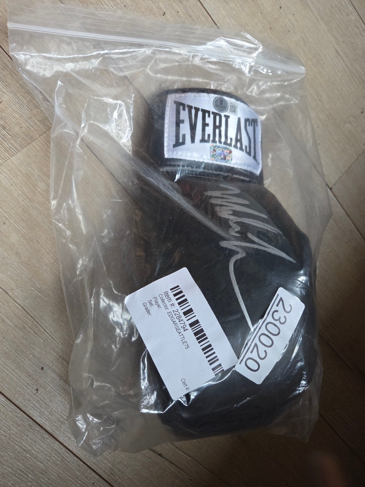 Gesigneerde Everlast bokshandschoen Mike Tyson, Ophalen of Verzenden, Zo goed als nieuw, Bokshandschoenen