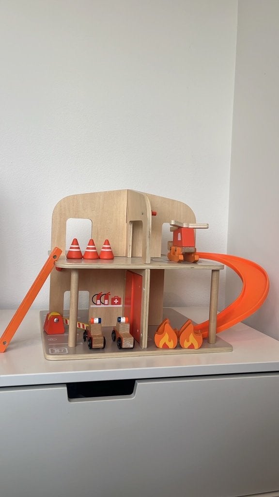 Houten brandweerkazerne gratis, Ophalen, Zo goed als nieuw, Overige typen