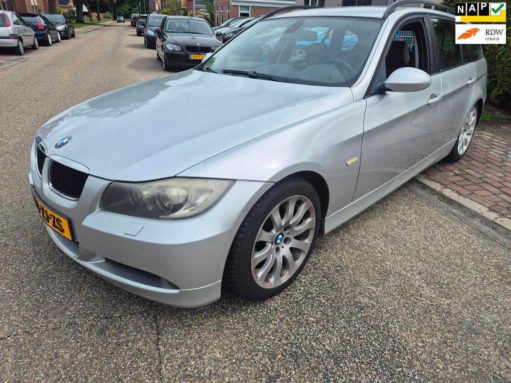 BMW 3-serie Touring 320i High Executive differentieel hoorba, Auto's, Achterwielaandrijving, 4 cilinders, Handgeschakeld, Automatische klimaatregeling