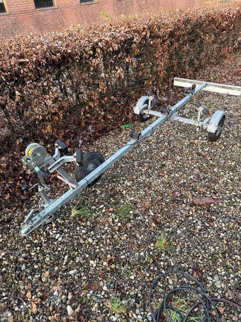 Gebruikte boottrailer met lier en rollen, Watersport en Boten, Boottrailers, Ophalen, Minder dan 1500 kg, Gebruikt, Sloepentrailer