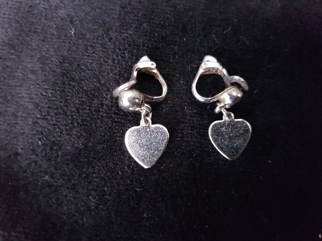 Oorclips hartjes zilverkleurig, Overige materialen, Hangers, Ophalen of Verzenden, Zo goed als nieuw