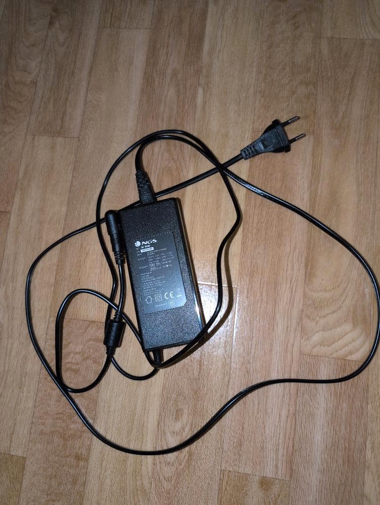 NGS W-90W Universele Laptop Oplader, 4.5mm AC Adapter, Ophalen of Verzenden, Zo goed als nieuw