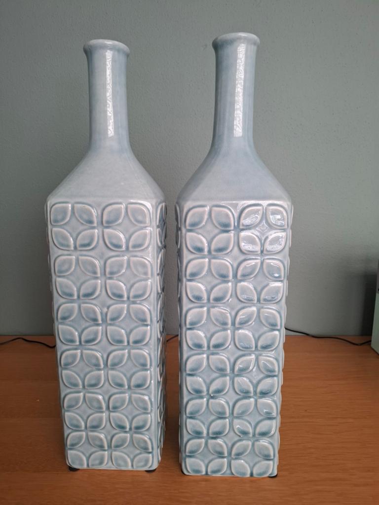 Set van 2 decoratieve vazen - Lichtblauw, Ophalen, 50 tot 75 cm, Blauw, Aardewerk of Porselein