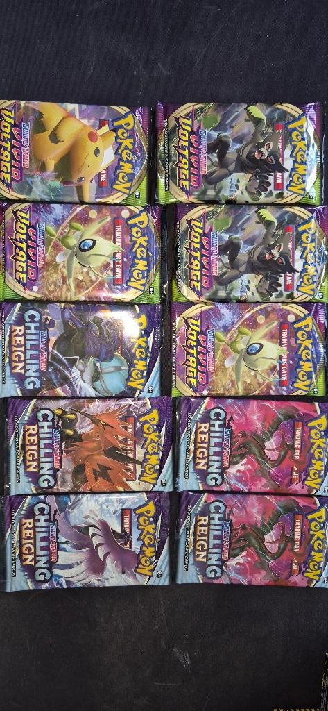 10x Pokémon Booster (Vivid Voltage, Chilling Reign), Ophalen of Verzenden, Nieuw, Booster