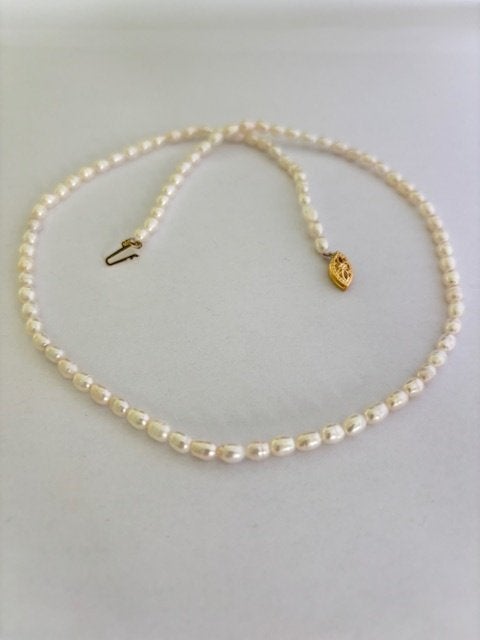 Bloedmooie Parel Ketting Witte Rijst Parels 6/4mm 14K, Ophalen of Verzenden, Nieuw, Wit, Goud